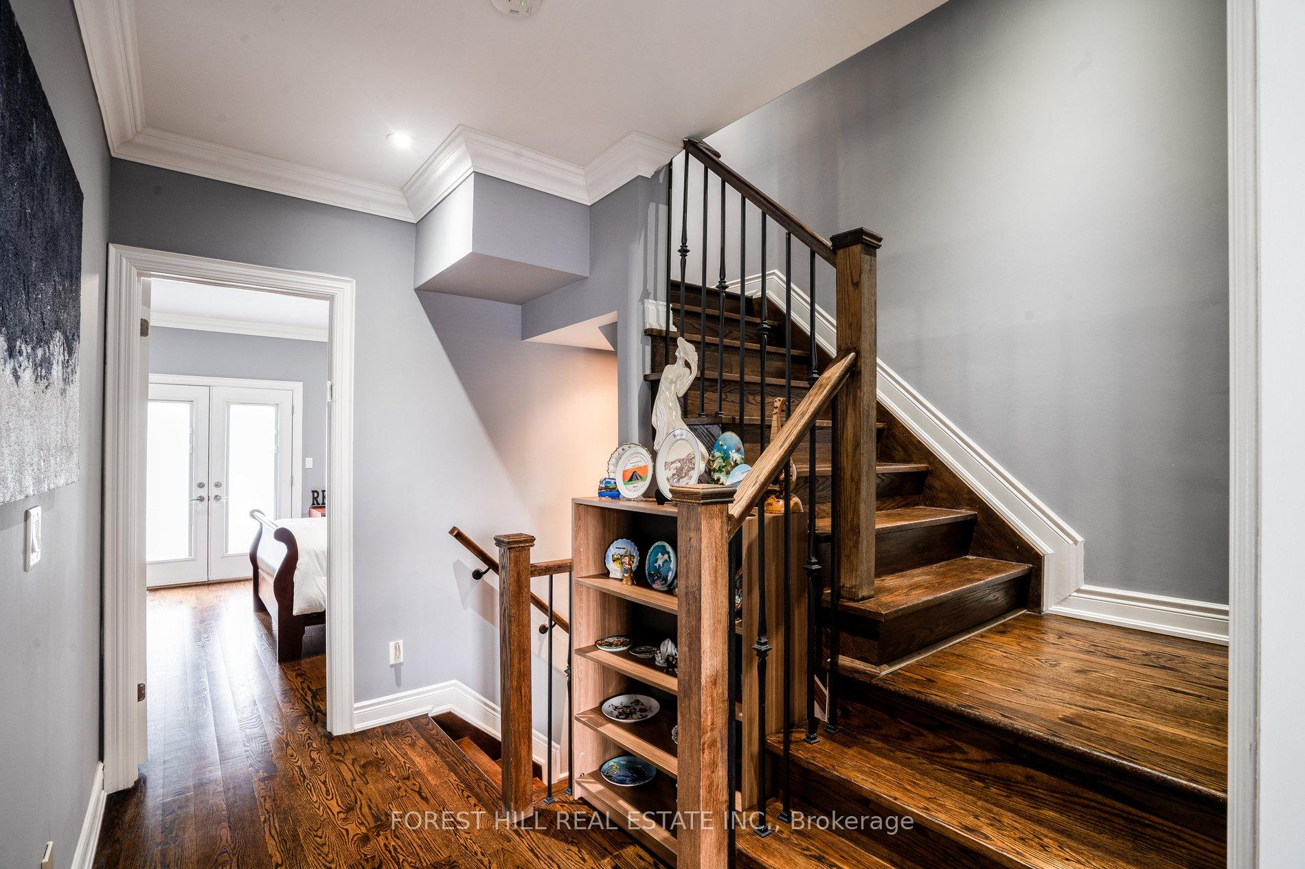Photo 13 of 17 Stadacona Drive, Toronto, Englemount-Lawrence — HOMEH