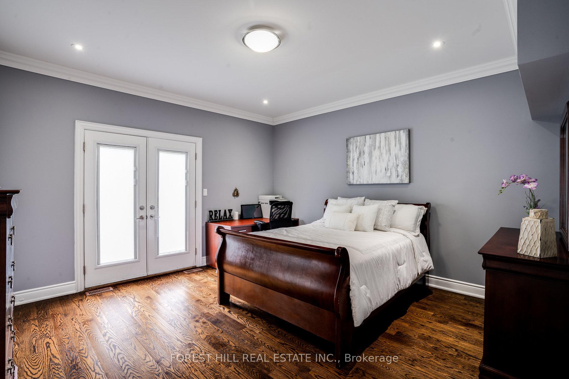 Photo 14 of 17 Stadacona Drive, Toronto, Englemount-Lawrence — HOMEH