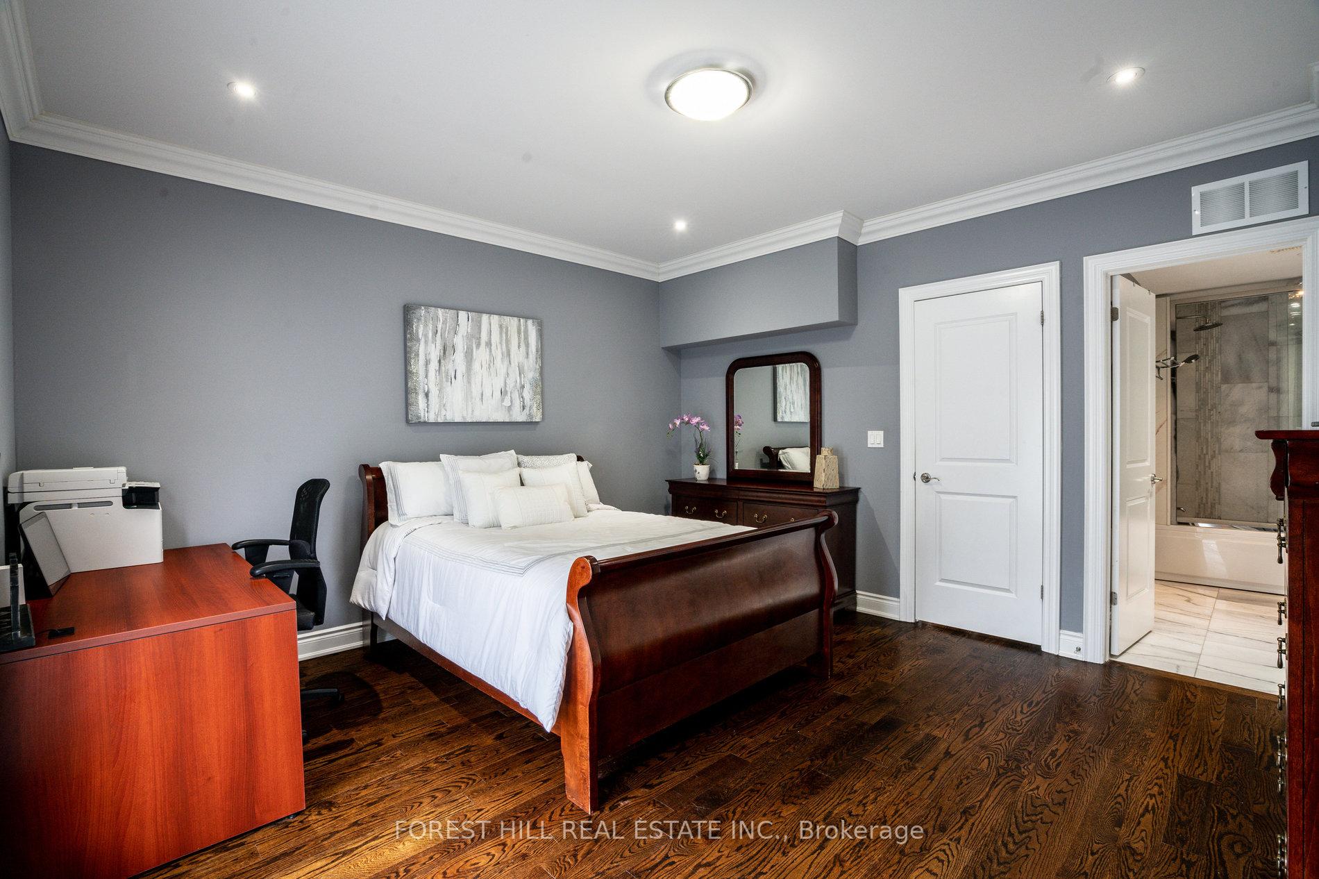 Photo 15 of 17 Stadacona Drive, Toronto, Englemount-Lawrence — HOMEH