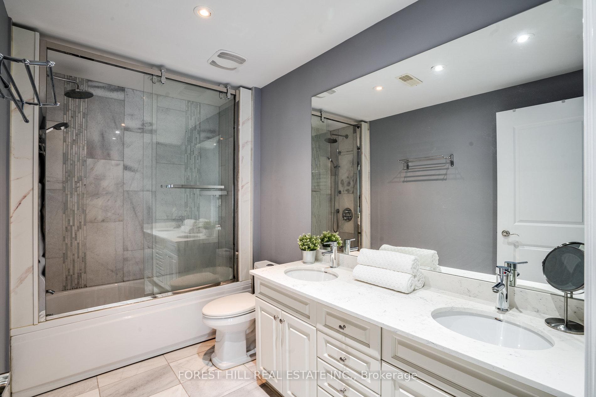Photo 16 of 17 Stadacona Drive, Toronto, Englemount-Lawrence — HOMEH