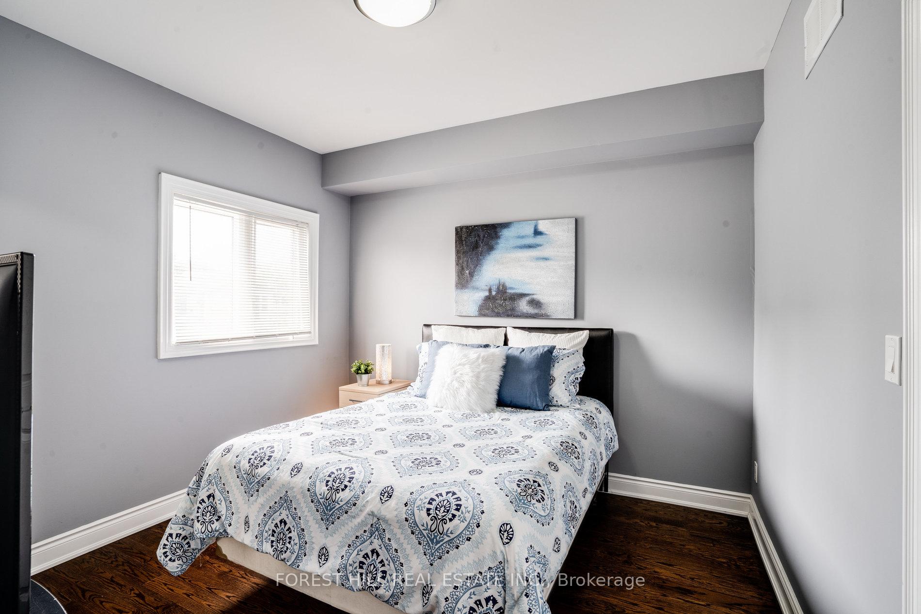 Photo 18 of 17 Stadacona Drive, Toronto, Englemount-Lawrence — HOMEH
