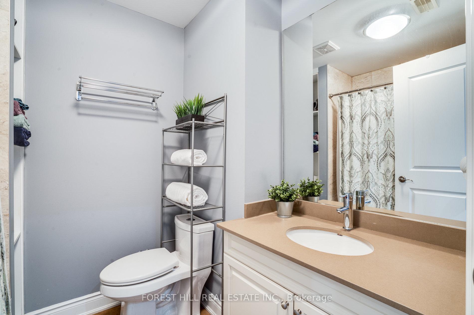 Photo 23 of 17 Stadacona Drive, Toronto, Englemount-Lawrence — HOMEH