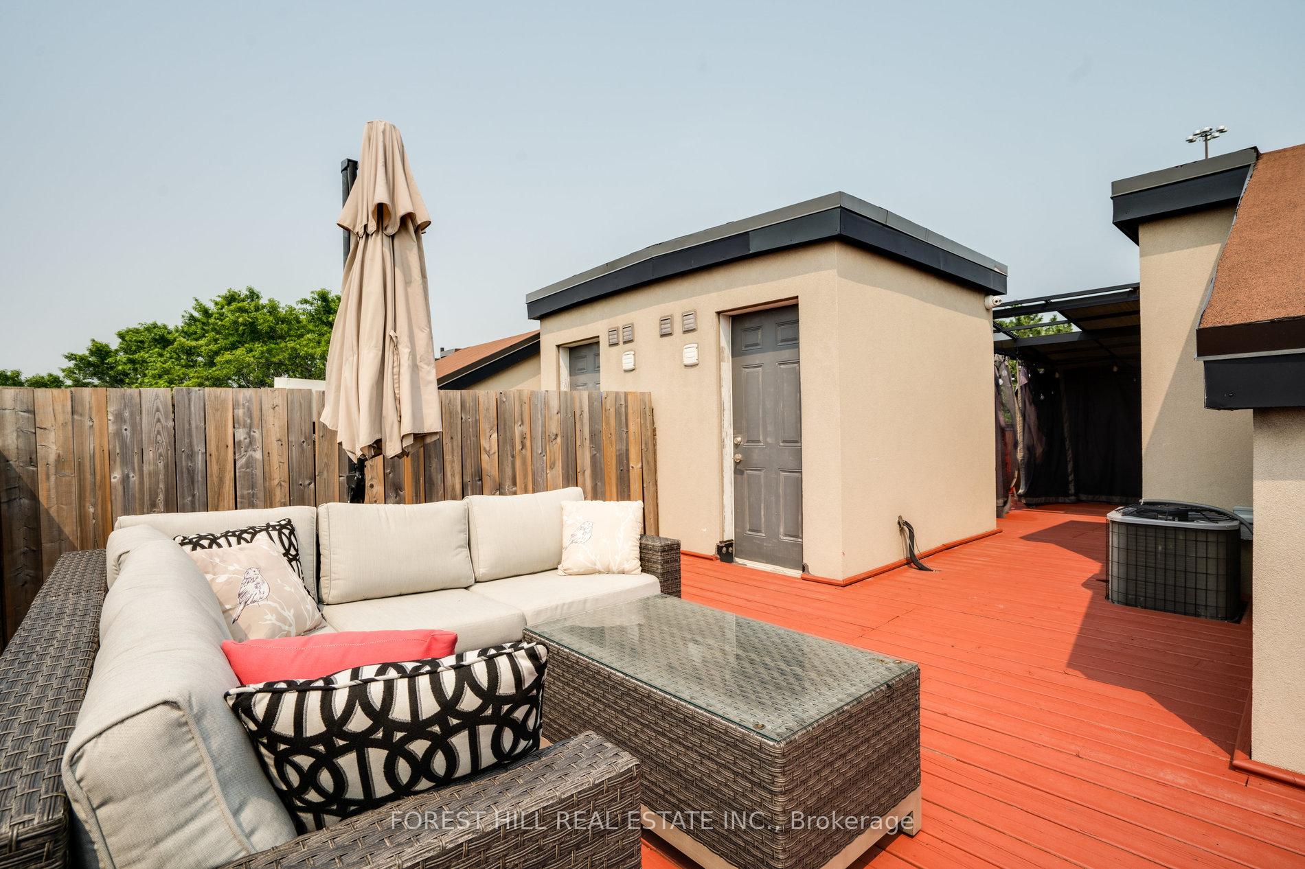 Photo 25 of 17 Stadacona Drive, Toronto, Englemount-Lawrence — HOMEH