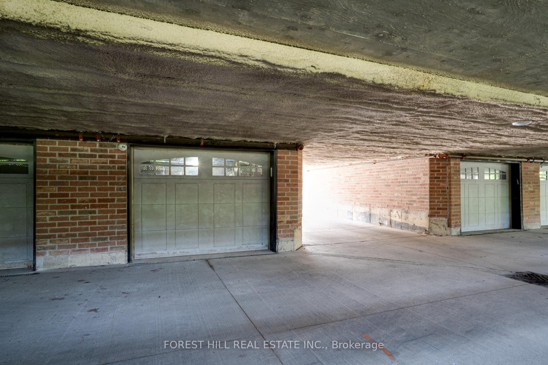 Photo 26 of 17 Stadacona Drive, Toronto, Englemount-Lawrence — HOMEH