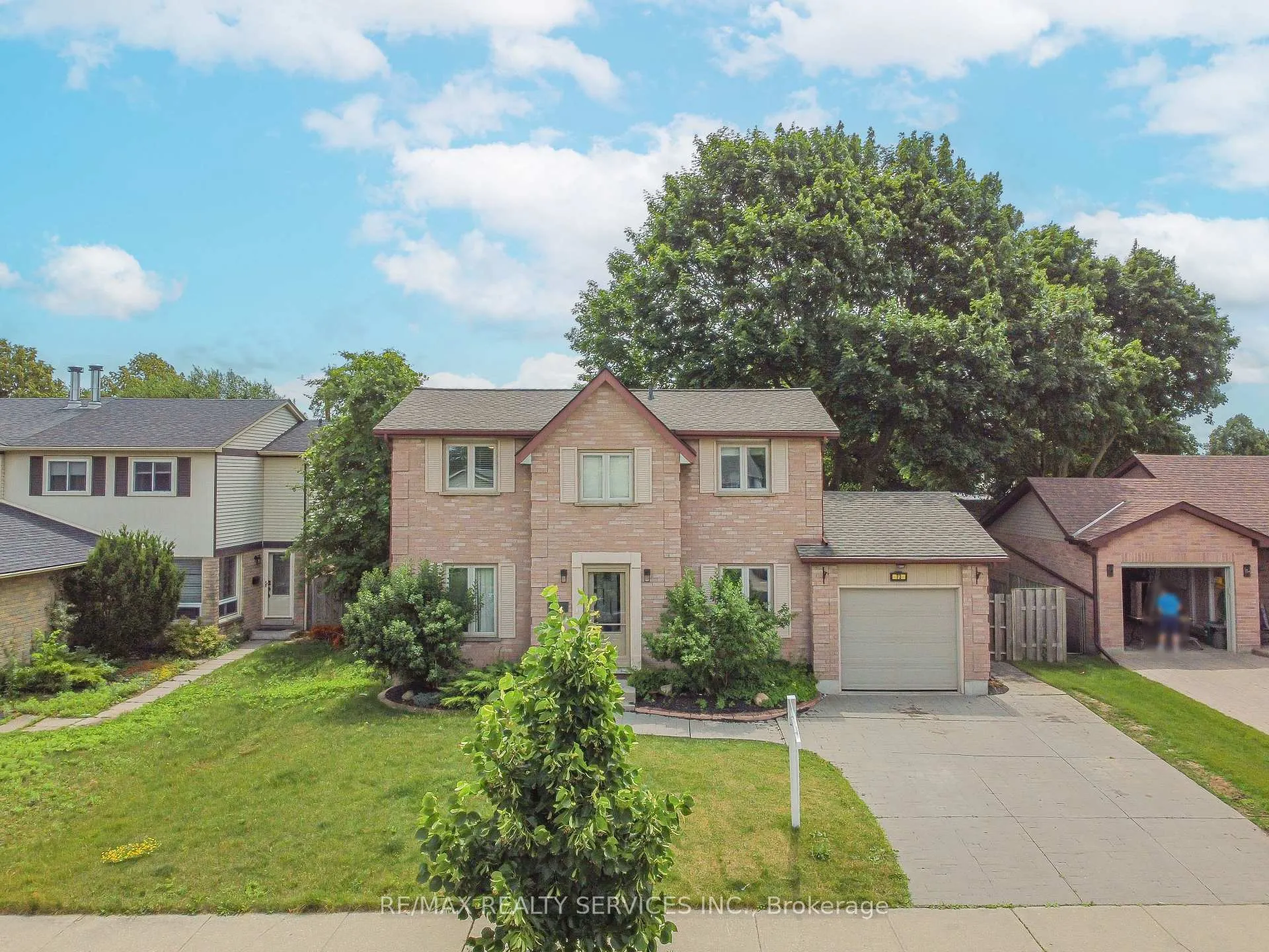 Front of 73 Pathfinder Crescent