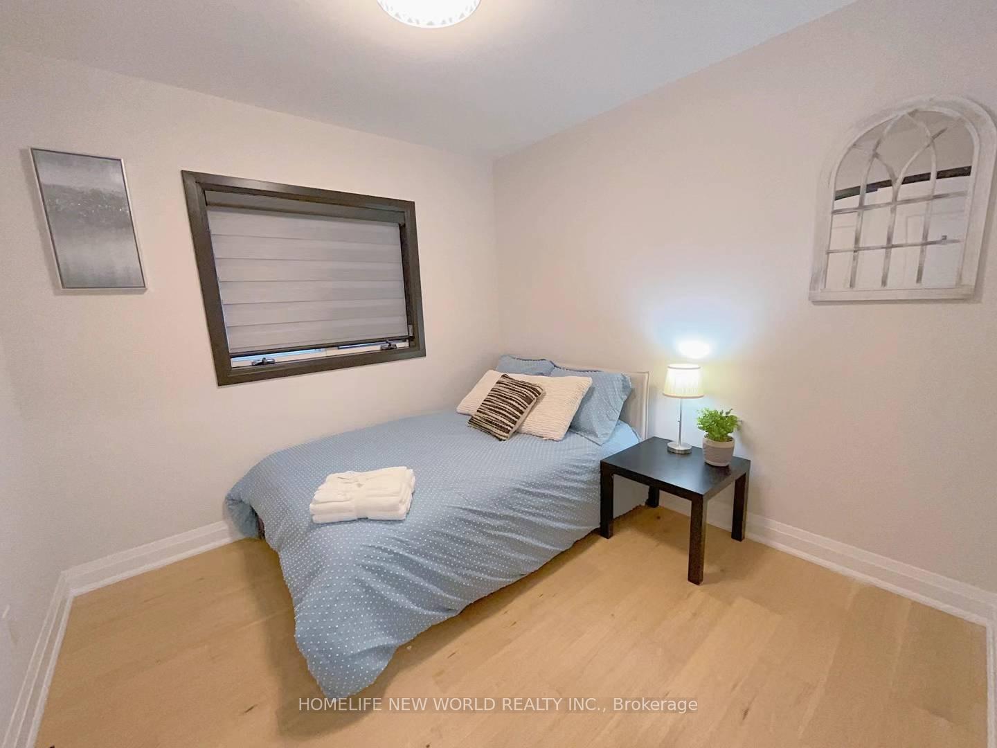 Photo 9 of 22 Malamute Crescent, Scarborough, Tam O'Shanter-Sullivan — HOMEH