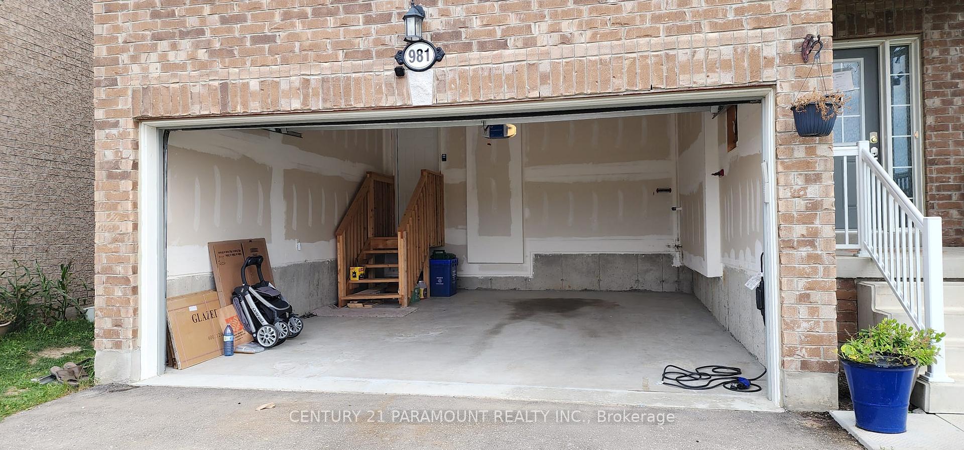 Photo 2 of Unit Upper, 981 Black Cherry Drive, Oshawa, Taunton — HOMEH