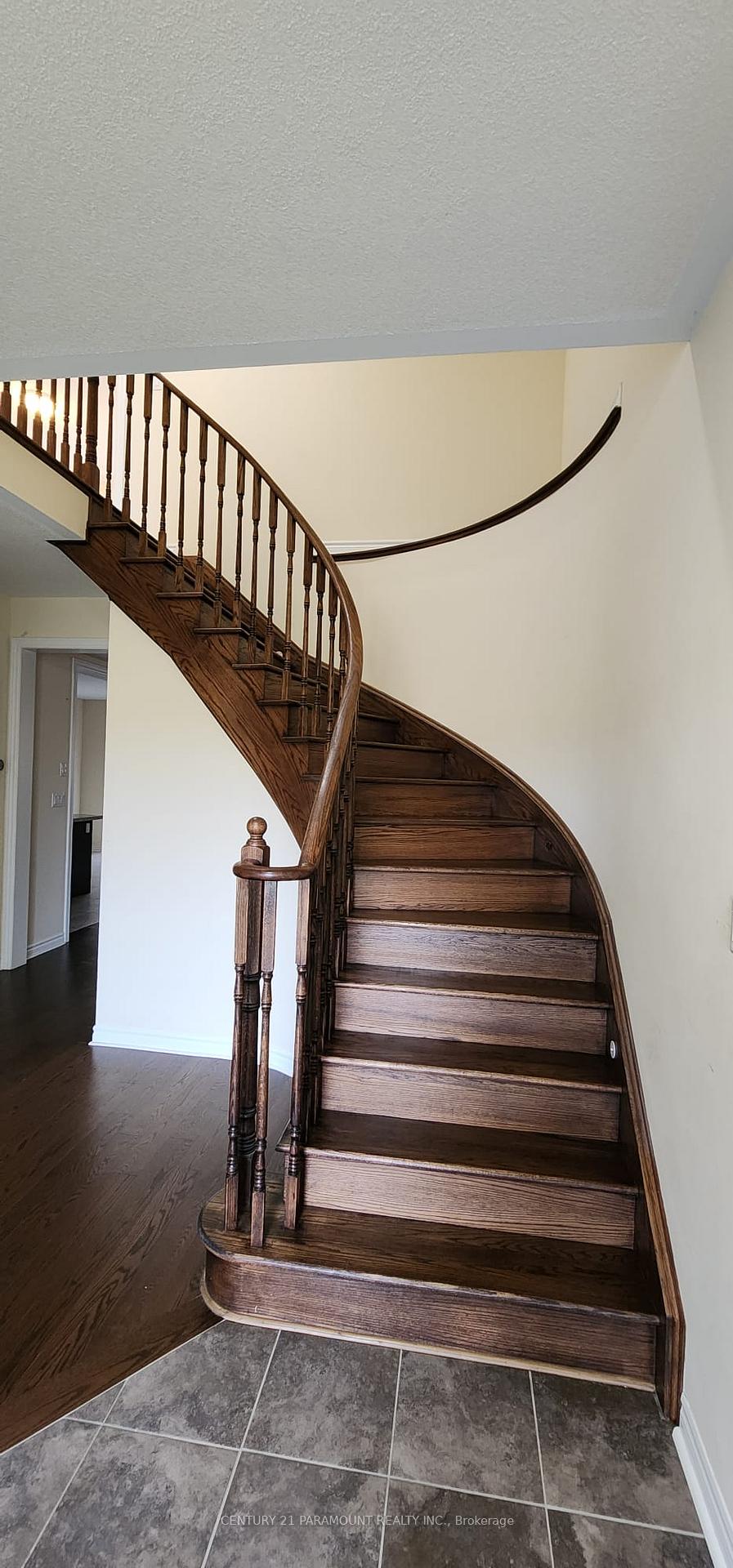 Photo 4 of Unit Upper, 981 Black Cherry Drive, Oshawa, Taunton — HOMEH