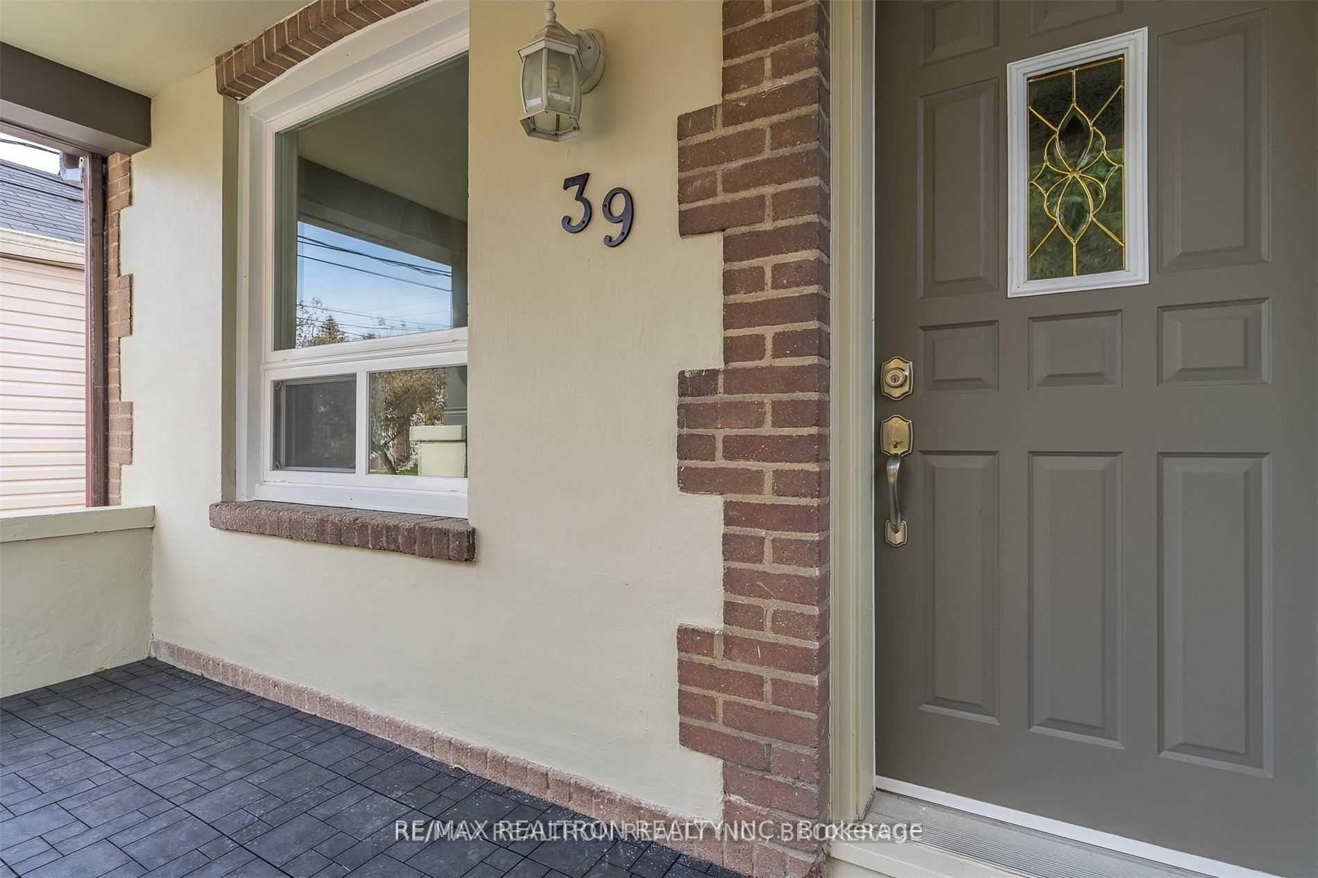 Photo 4 of 39 Goodwood Park Crescent, Toronto, Crescent Town — HOMEH