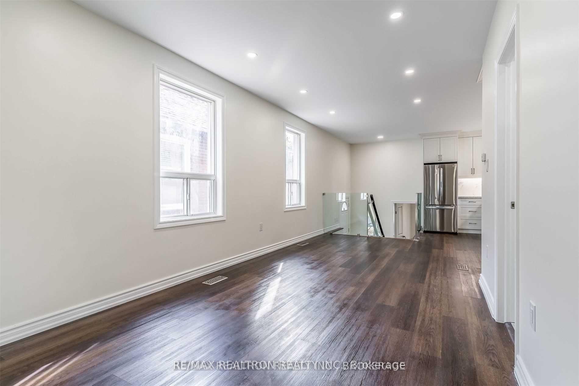 Photo 6 of 39 Goodwood Park Crescent, Toronto, Crescent Town — HOMEH