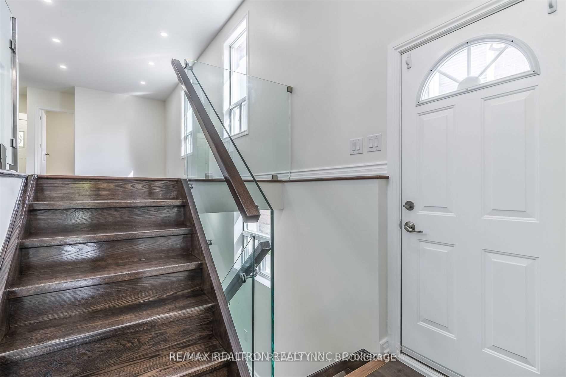 Photo 14 of 39 Goodwood Park Crescent, Toronto, Crescent Town — HOMEH