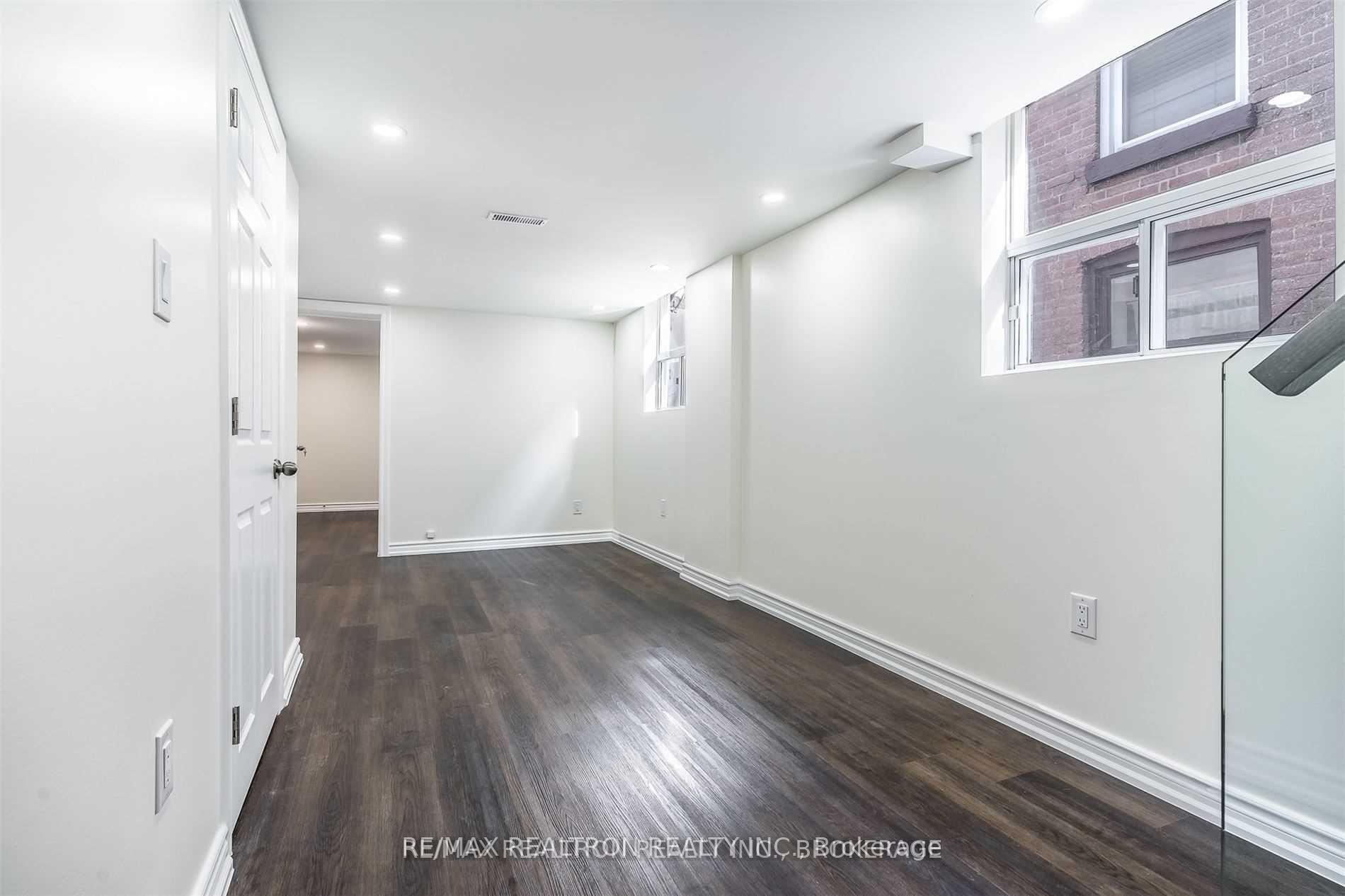 Photo 17 of 39 Goodwood Park Crescent, Toronto, Crescent Town — HOMEH
