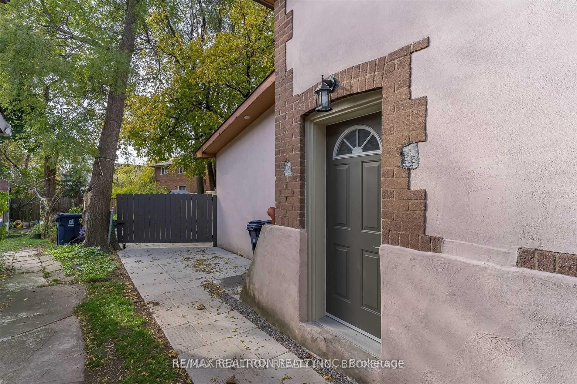 Photo 22 of 39 Goodwood Park Crescent, Toronto, Crescent Town — HOMEH