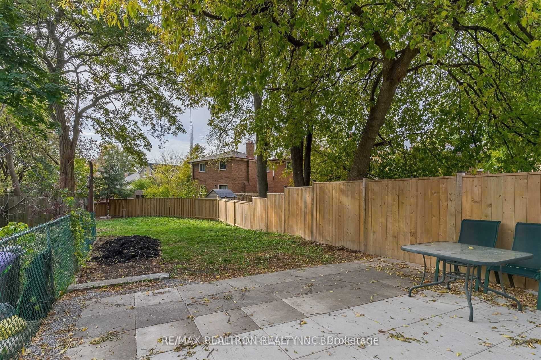 Photo 23 of 39 Goodwood Park Crescent, Toronto, Crescent Town — HOMEH