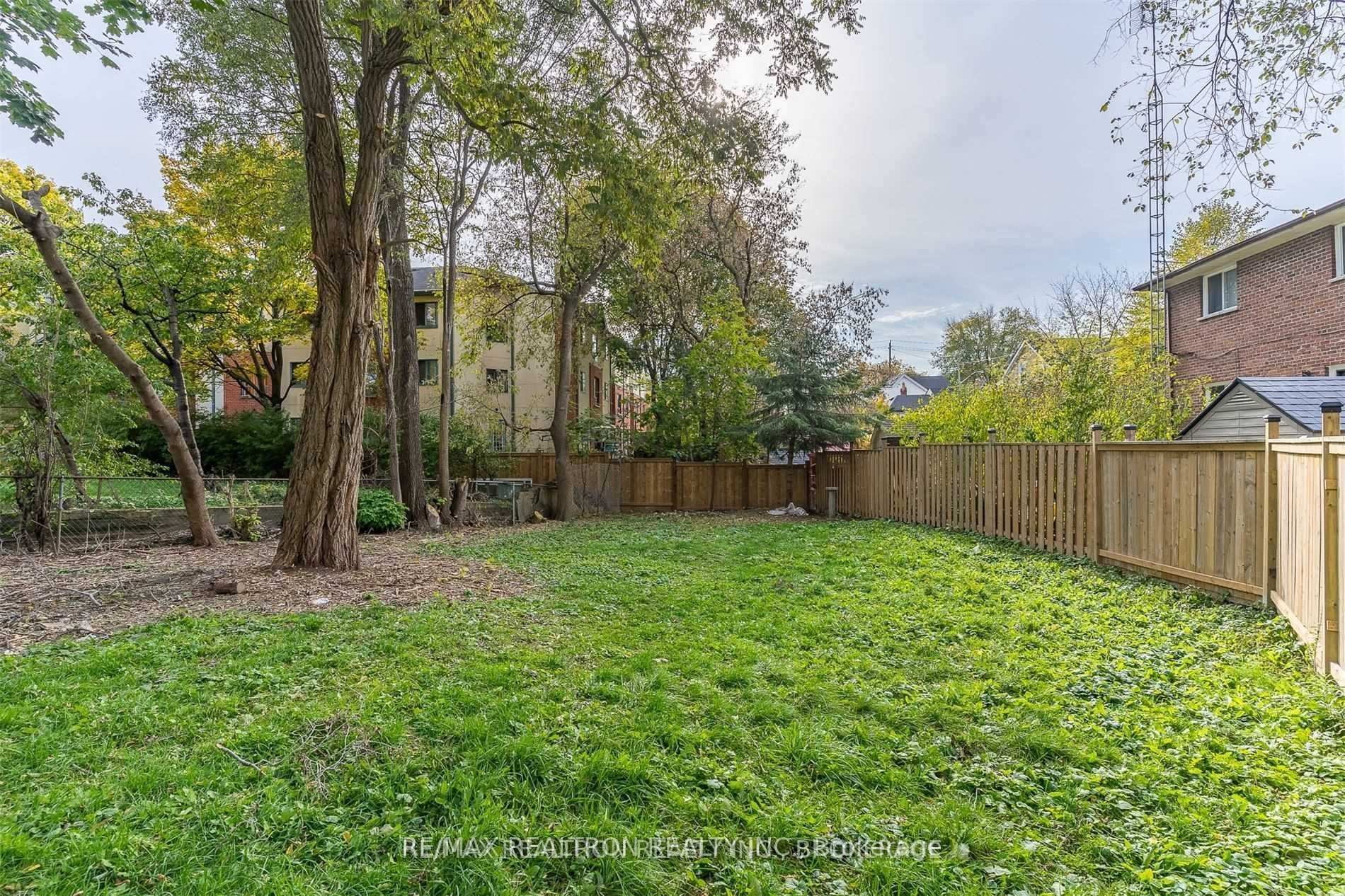 Photo 24 of 39 Goodwood Park Crescent, Toronto, Crescent Town — HOMEH