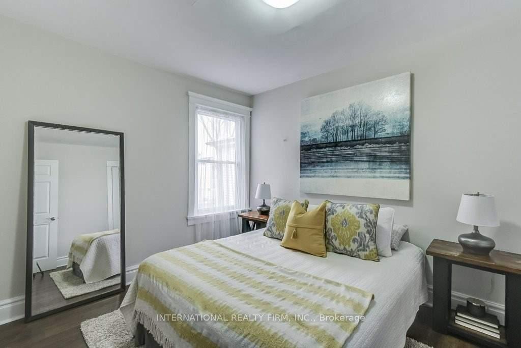 Photo 4 of 1533 Queen Street E, Toronto, Greenwood-Coxwell — HOMEH