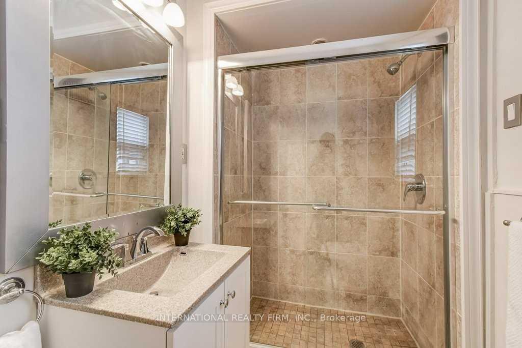 Photo 9 of 1533 Queen Street E, Toronto, Greenwood-Coxwell — HOMEH