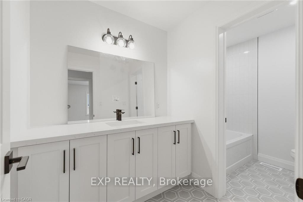 Photo 11 of Unit 4, 36 Elliot Street, Cambridge, Christopher-Champlain — HOMEH