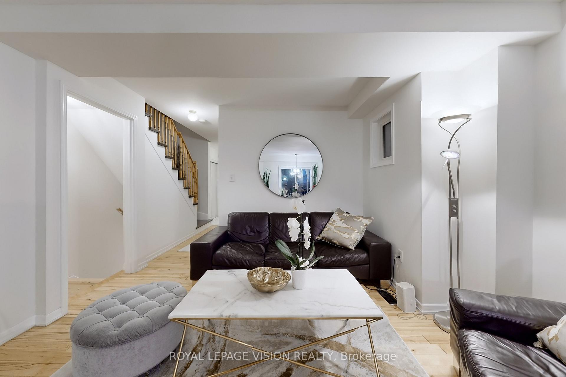 Photo 4 of 180 Kirkland Place, Whitby, Williamsburg — HOMEH