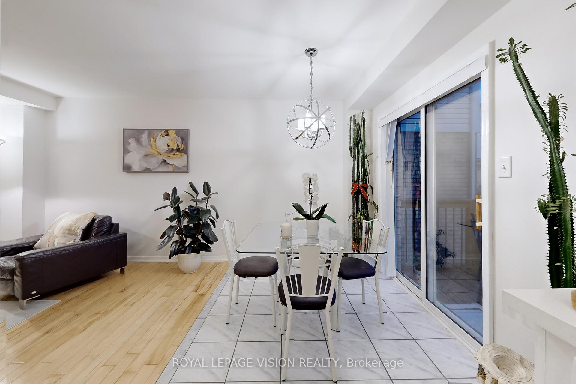 Photo 9 of 180 Kirkland Place, Whitby, Williamsburg — HOMEH