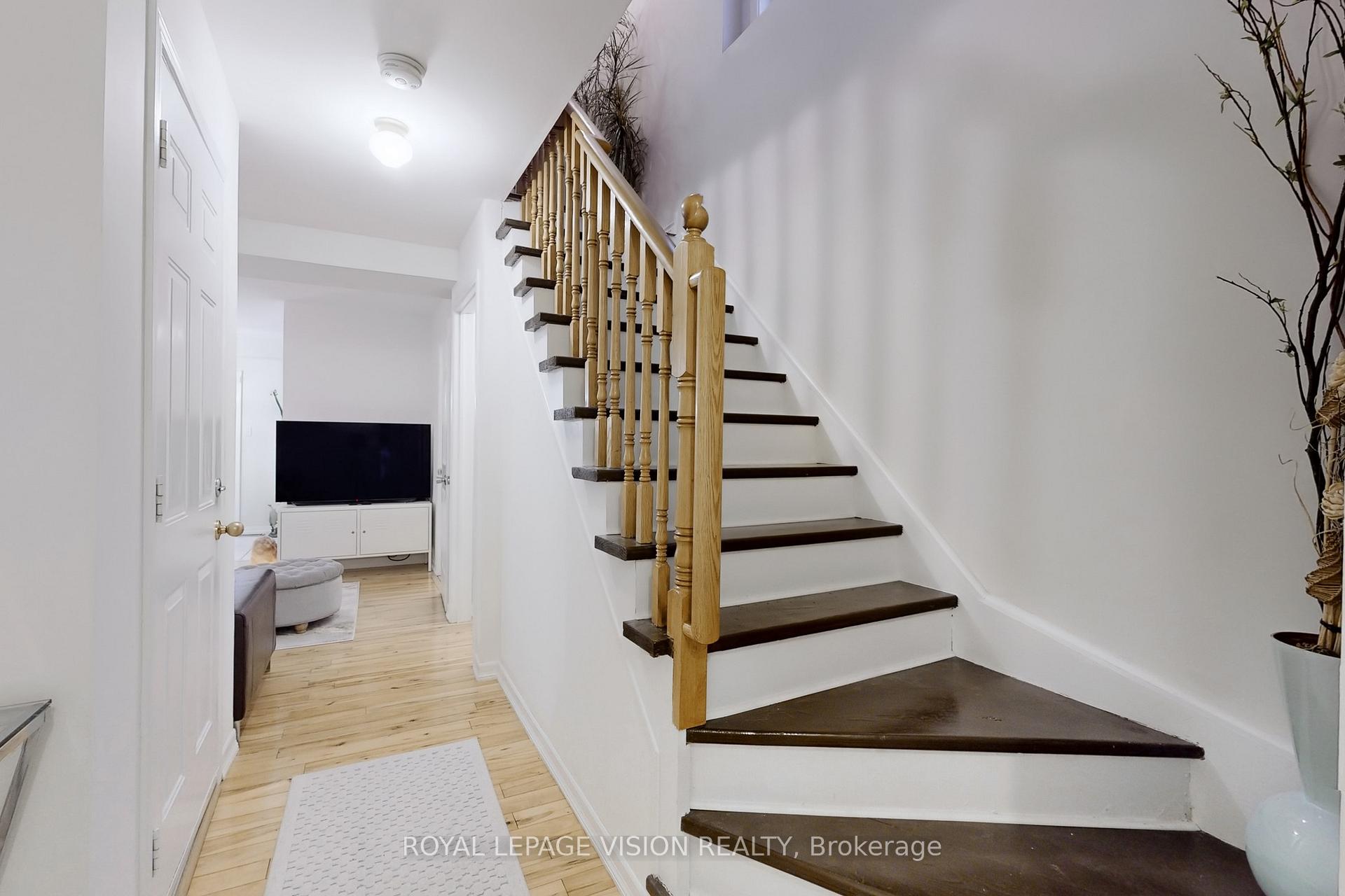 Photo 11 of 180 Kirkland Place, Whitby, Williamsburg — HOMEH