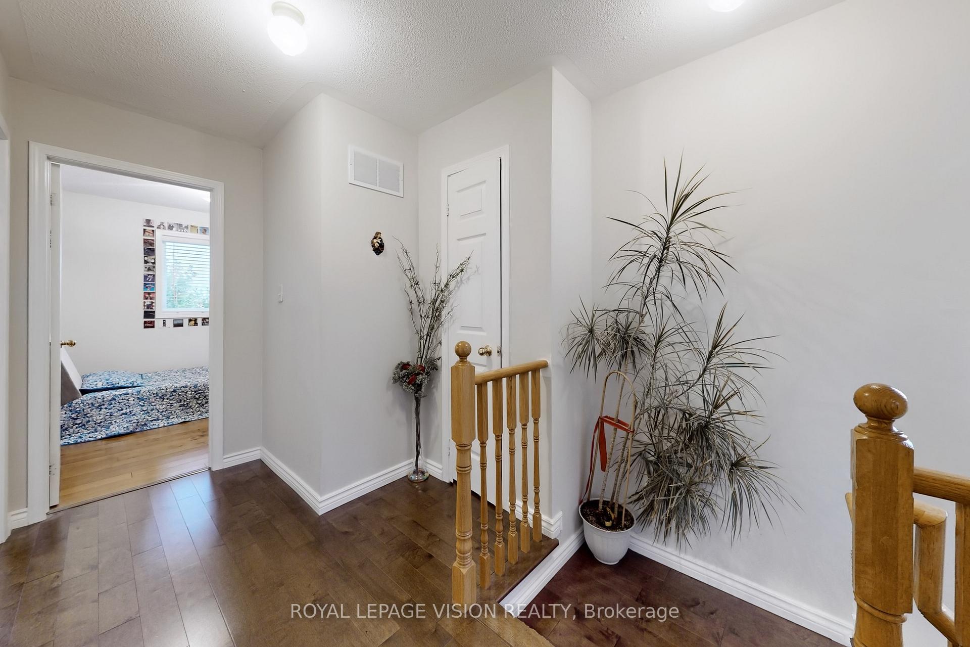 Photo 13 of 180 Kirkland Place, Whitby, Williamsburg — HOMEH