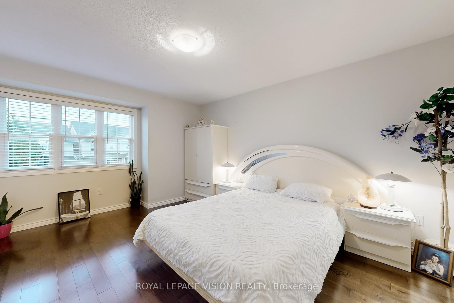 Photo 14 of 180 Kirkland Place, Whitby, Williamsburg — HOMEH