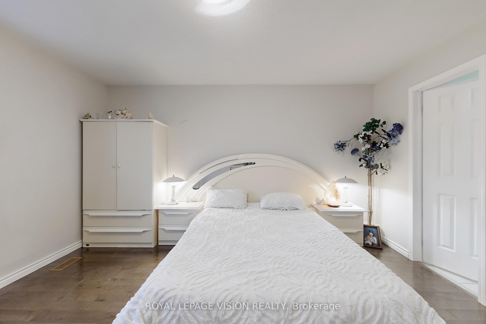 Photo 15 of 180 Kirkland Place, Whitby, Williamsburg — HOMEH
