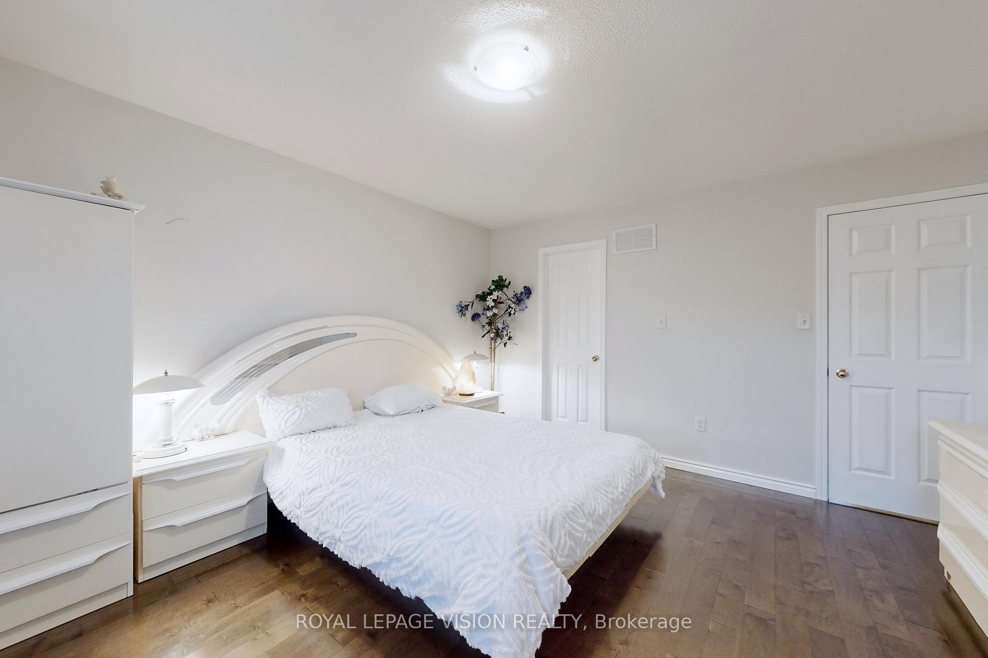Photo 16 of 180 Kirkland Place, Whitby, Williamsburg — HOMEH