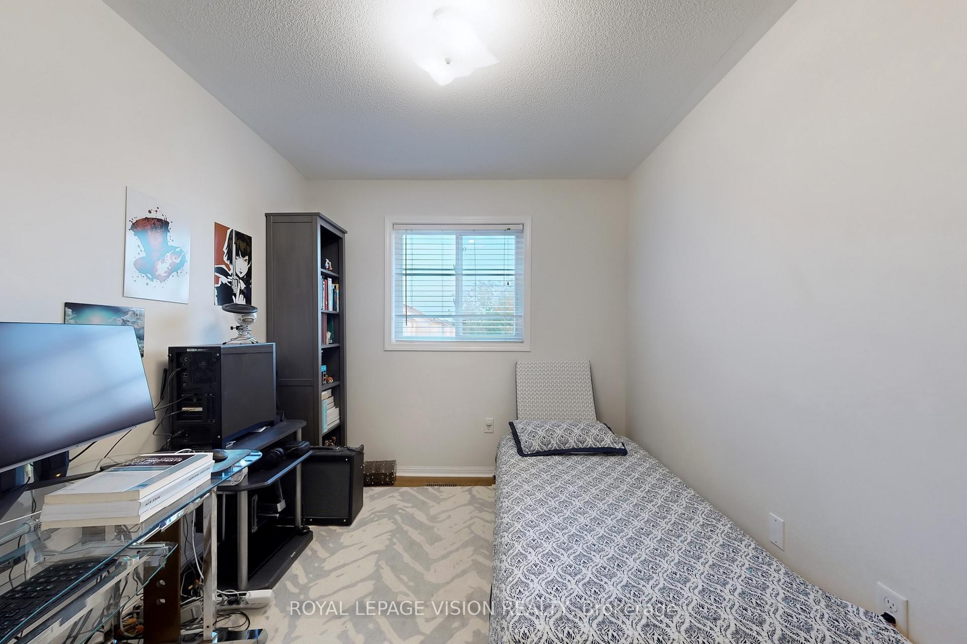 Photo 18 of 180 Kirkland Place, Whitby, Williamsburg — HOMEH
