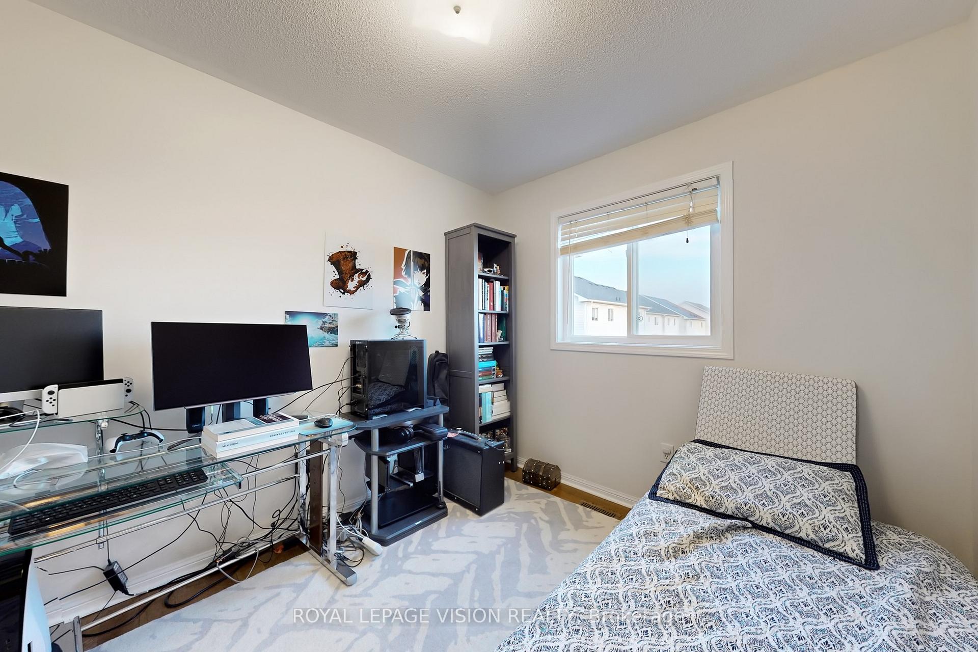 Photo 19 of 180 Kirkland Place, Whitby, Williamsburg — HOMEH