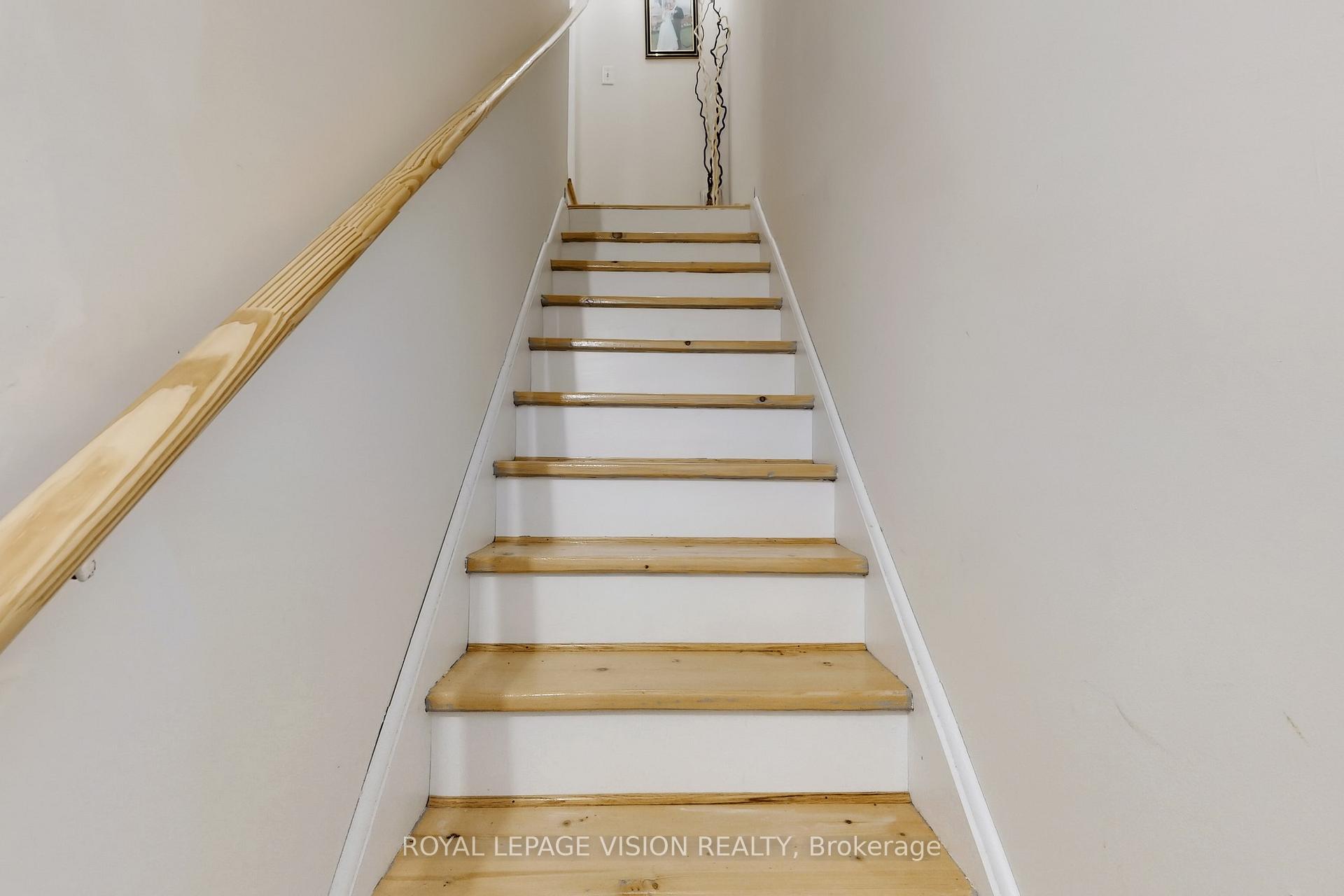 Photo 23 of 180 Kirkland Place, Whitby, Williamsburg — HOMEH