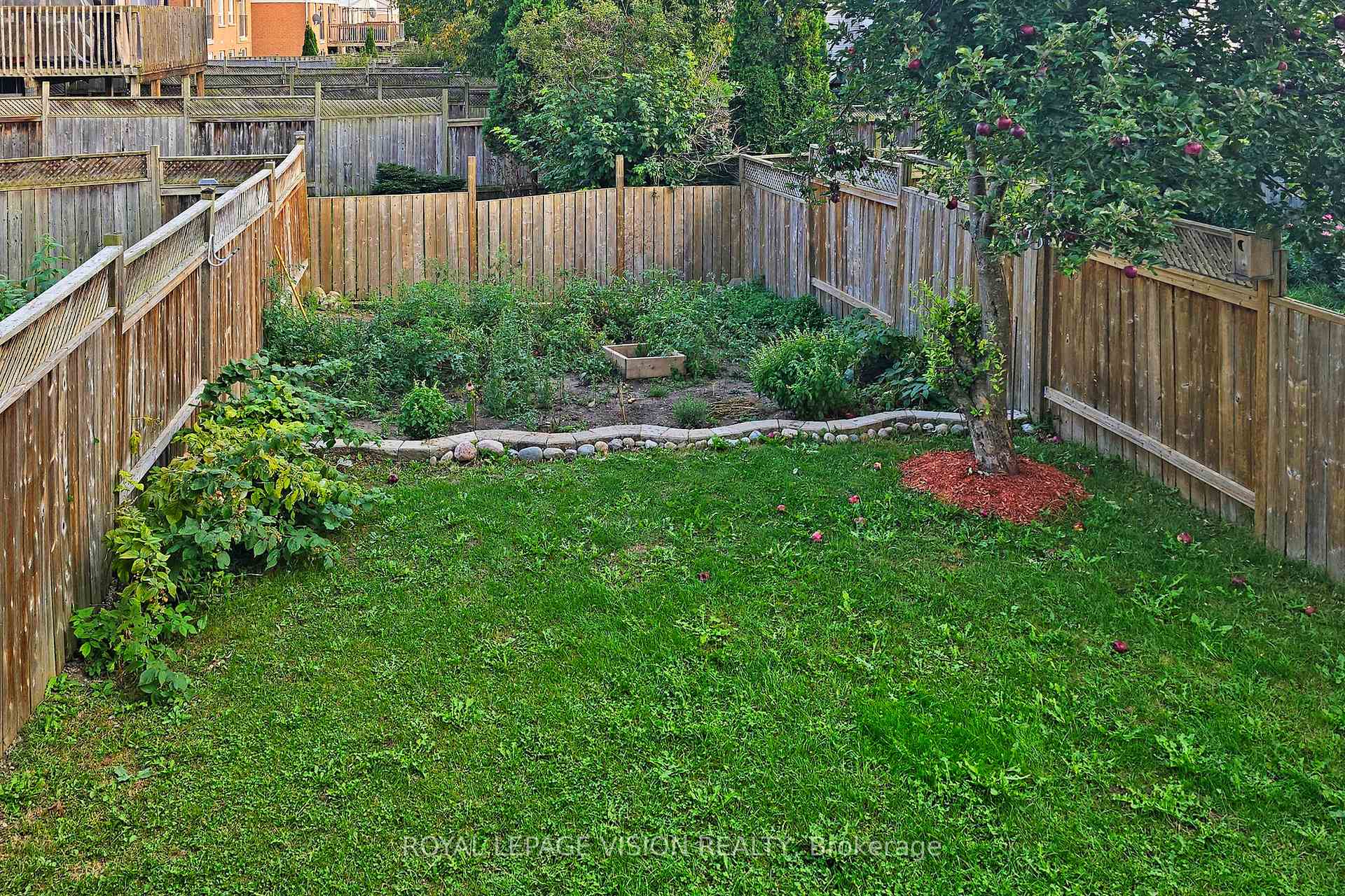 Photo 31 of 180 Kirkland Place, Whitby, Williamsburg — HOMEH