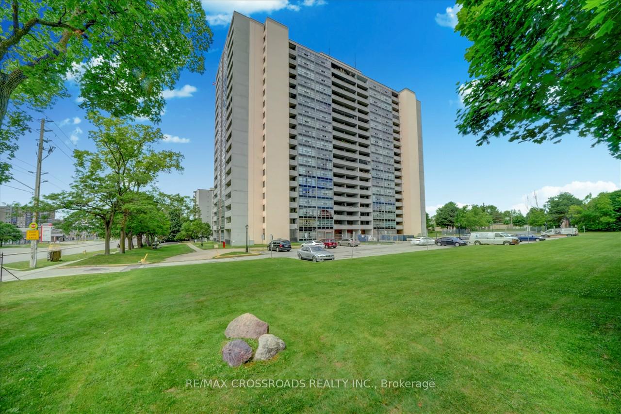 Front of Unit 811, 3380 Eglinton Avenue E