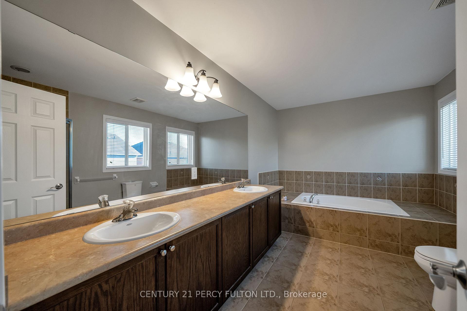 Photo 16 of 24 Cragg Crescent, Ajax, Northwest Ajax — HOMEH