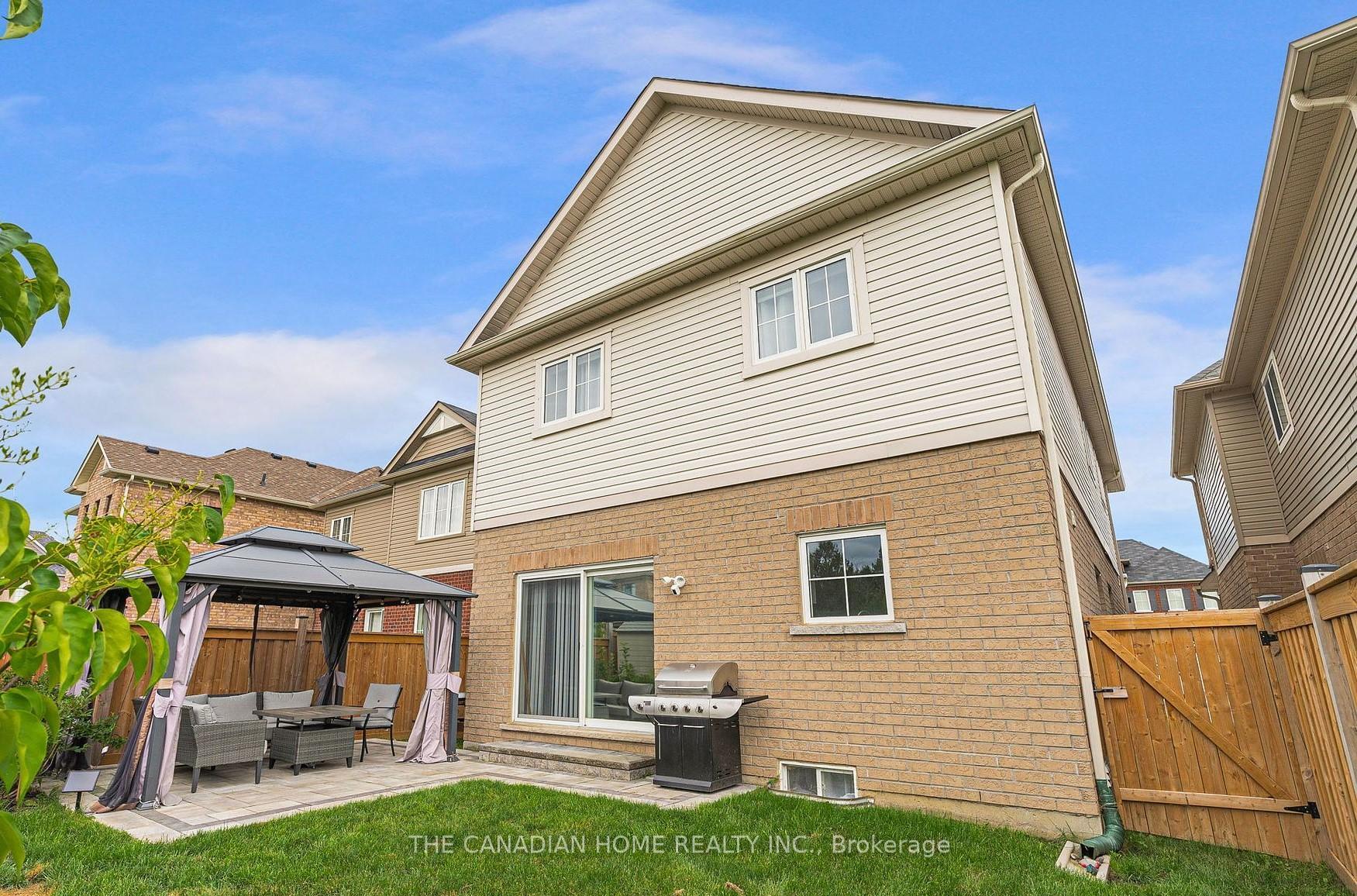 Photo 2 of 10 Bruce Cameron Drive, Clarington, Bowmanville — HOMEH