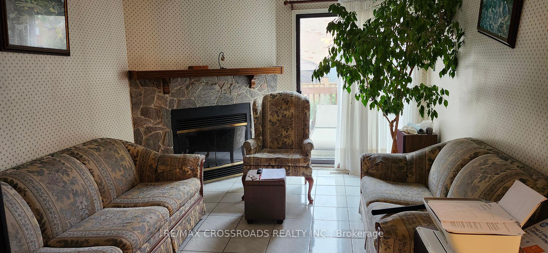 Photo 10 of 50 McInnes Crescent, Scarborough, Rouge — HOMEH