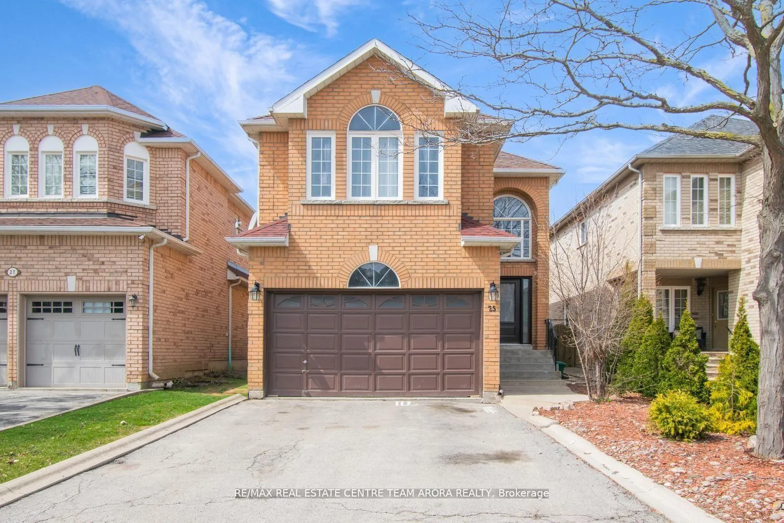 Photo 1 of 25 Sweet Briar Lane, Brampton, Snelgrove — HOMEH