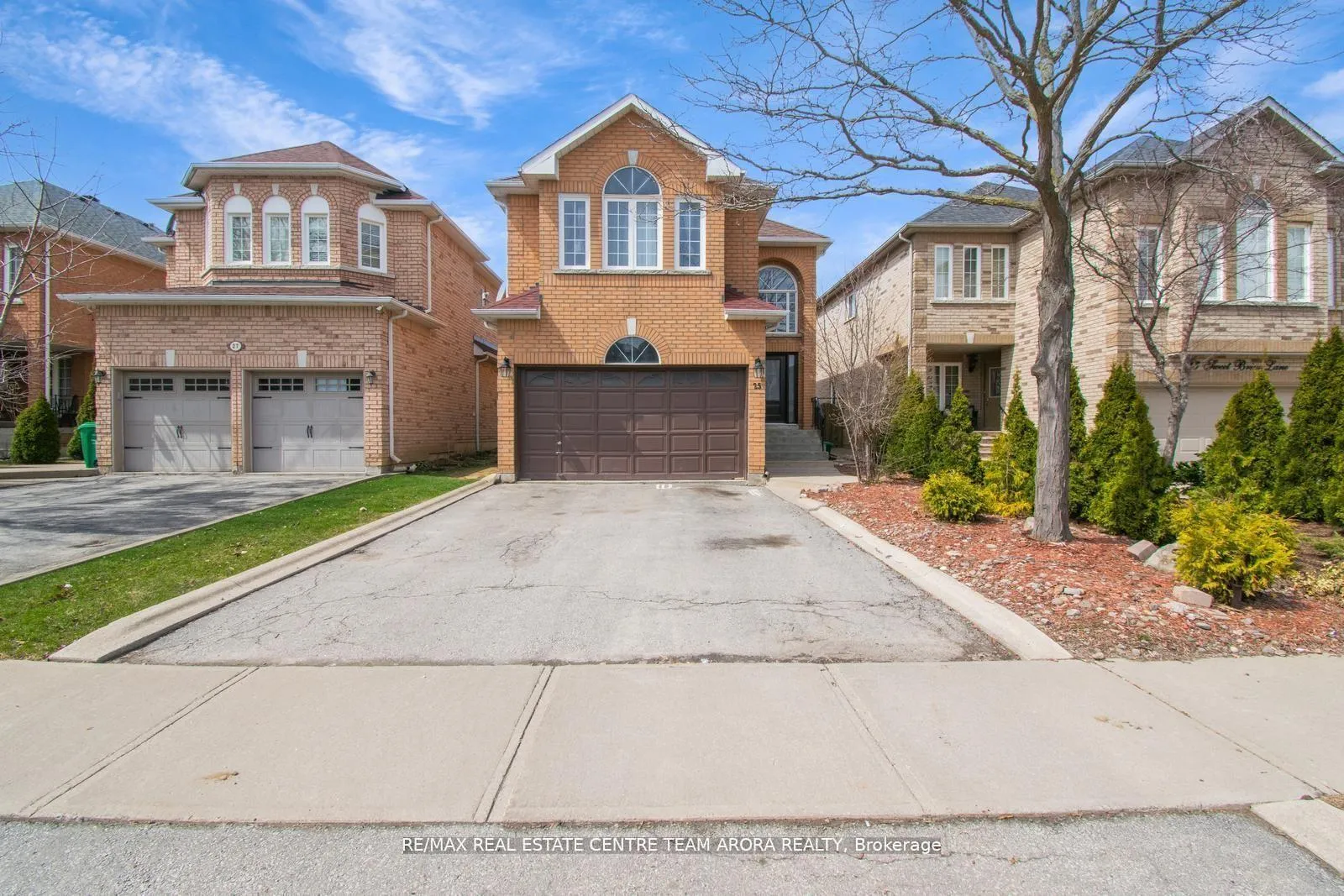Photo 2 of 25 Sweet Briar Lane, Brampton, Snelgrove — HOMEH