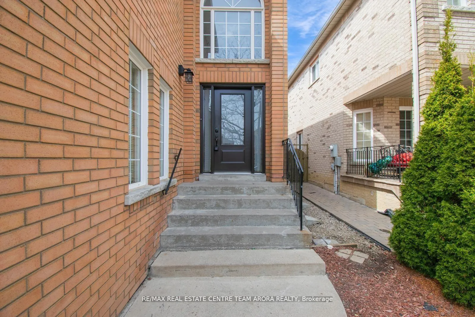 Photo 4 of 25 Sweet Briar Lane, Brampton, Snelgrove — HOMEH