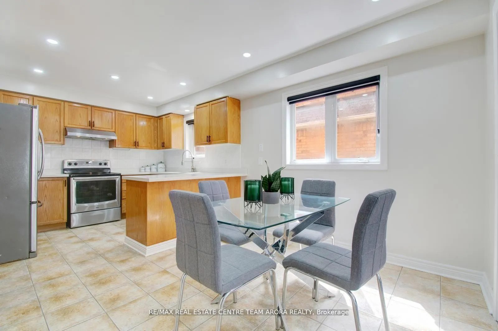 Photo 12 of 25 Sweet Briar Lane, Brampton, Snelgrove — HOMEH