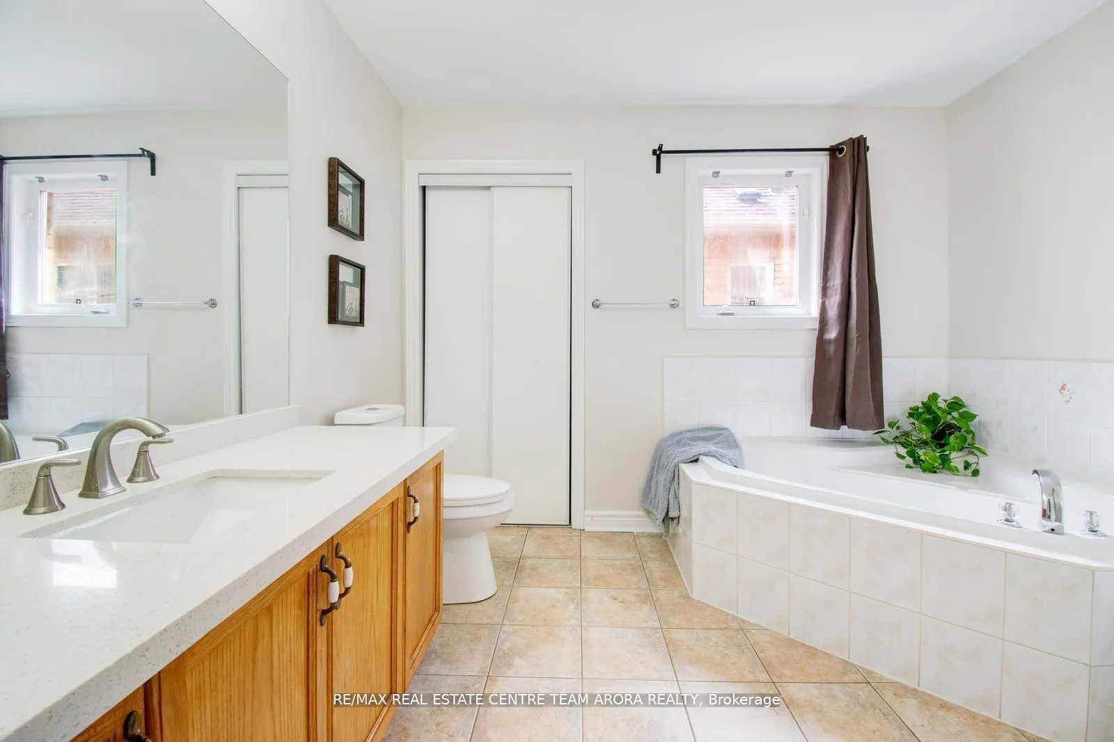 Photo 23 of 25 Sweet Briar Lane, Brampton, Snelgrove — HOMEH
