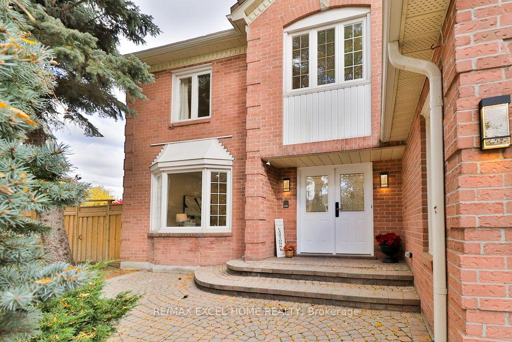 Photo 2 of 31 Josiah Court, Markham, Buttonville — HOMEH