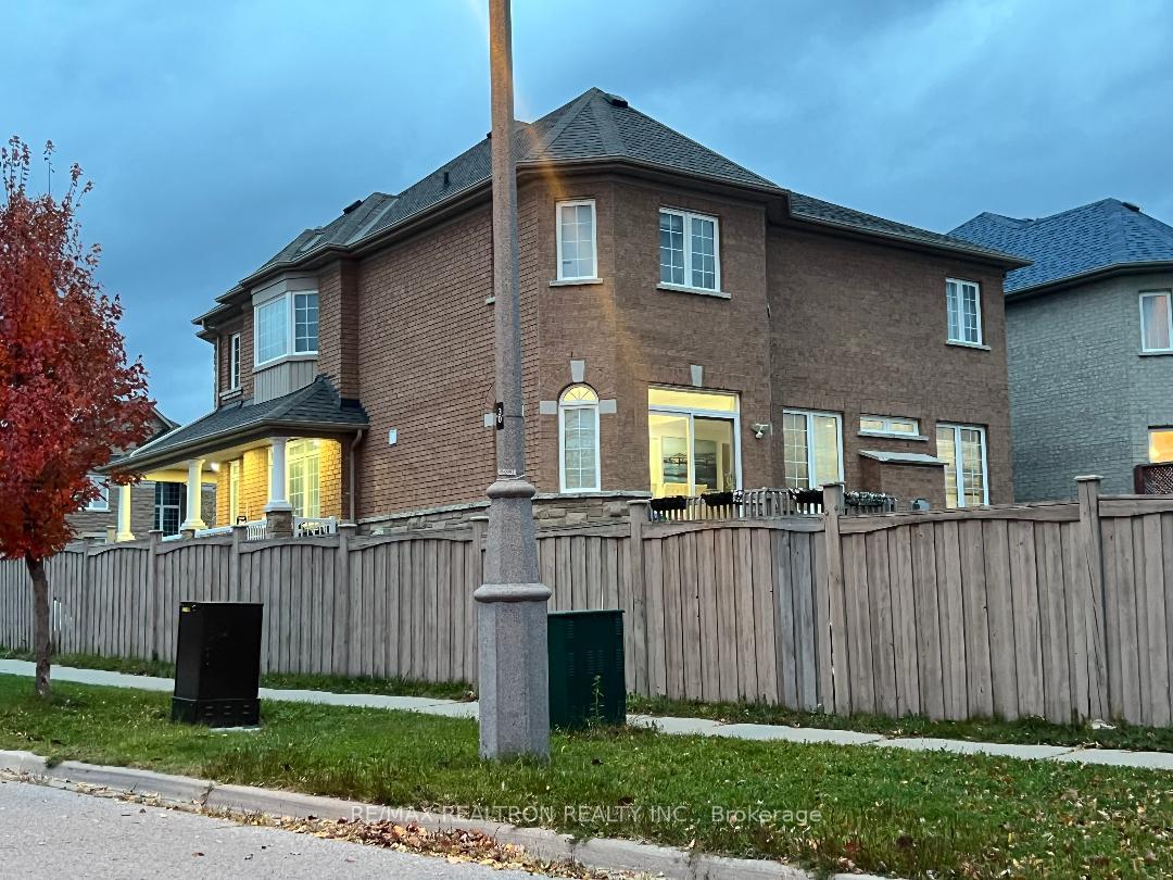 Photo 4 of 5 Grange Drive, Richmond Hill, Jefferson — HOMEH