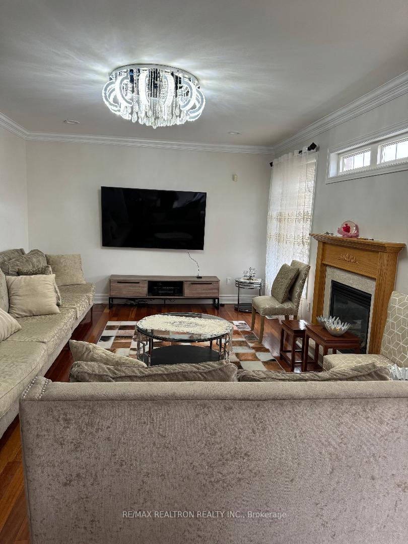 Photo 5 of 5 Grange Drive, Richmond Hill, Jefferson — HOMEH