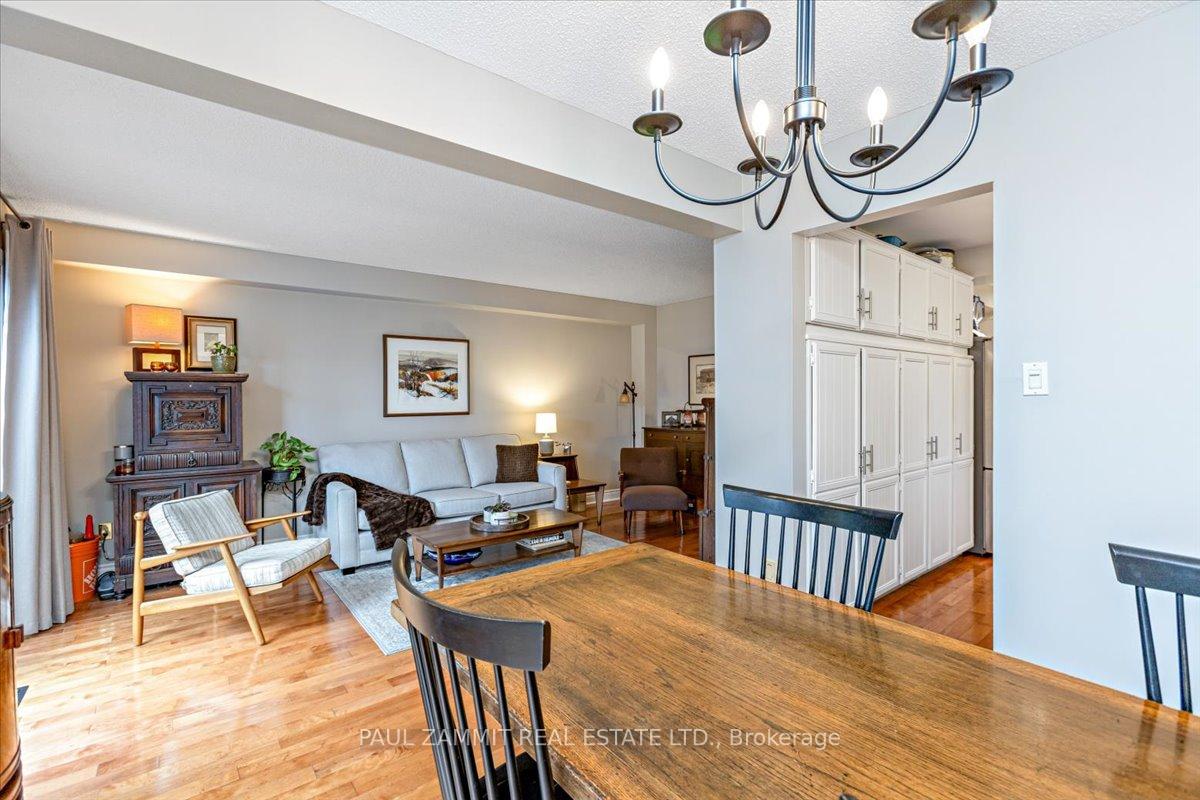 Photo 8 of 43 Mckelvey Drive, Markham, Aileen-Willowbrook — HOMEH