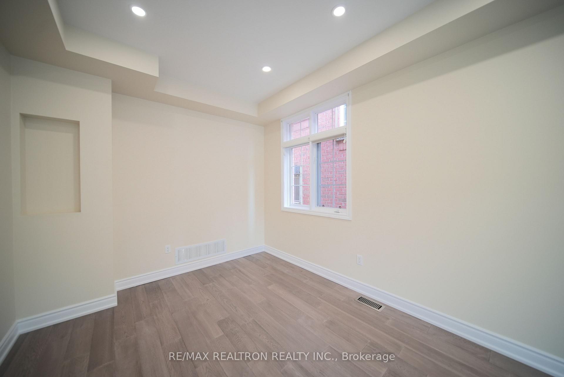 Photo 4 of 14 Russell Hill Road, Markham, Berczy — HOMEH