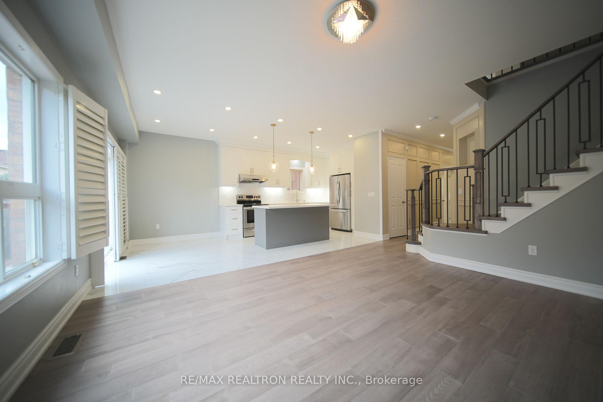 Photo 12 of 14 Russell Hill Road, Markham, Berczy — HOMEH