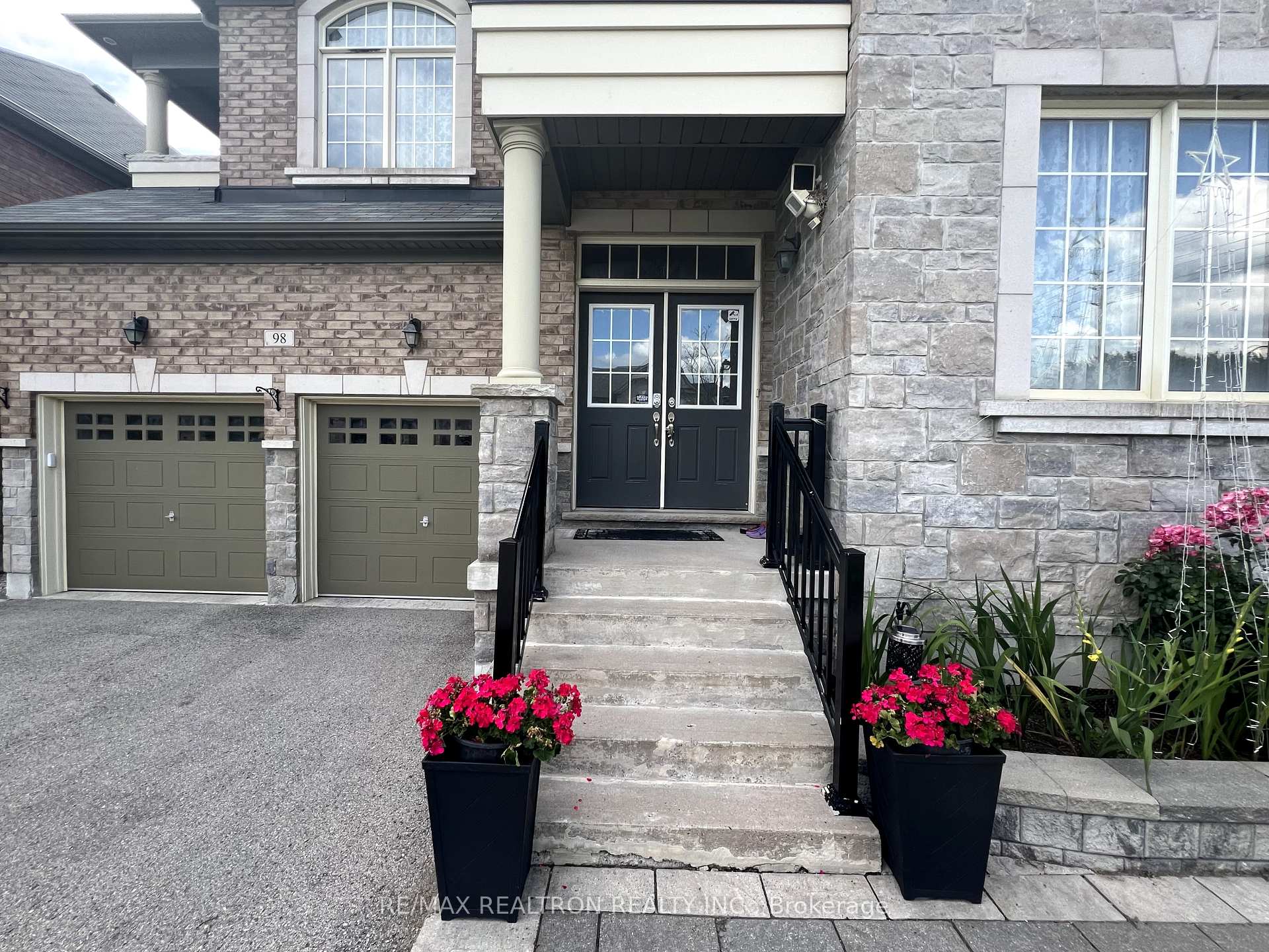 Photo 3 of 98 Greenspire Avenue, Markham, Wismer — HOMEH