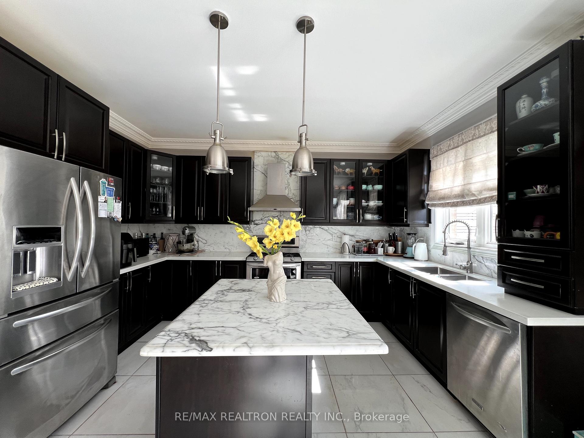 Photo 10 of 98 Greenspire Avenue, Markham, Wismer — HOMEH